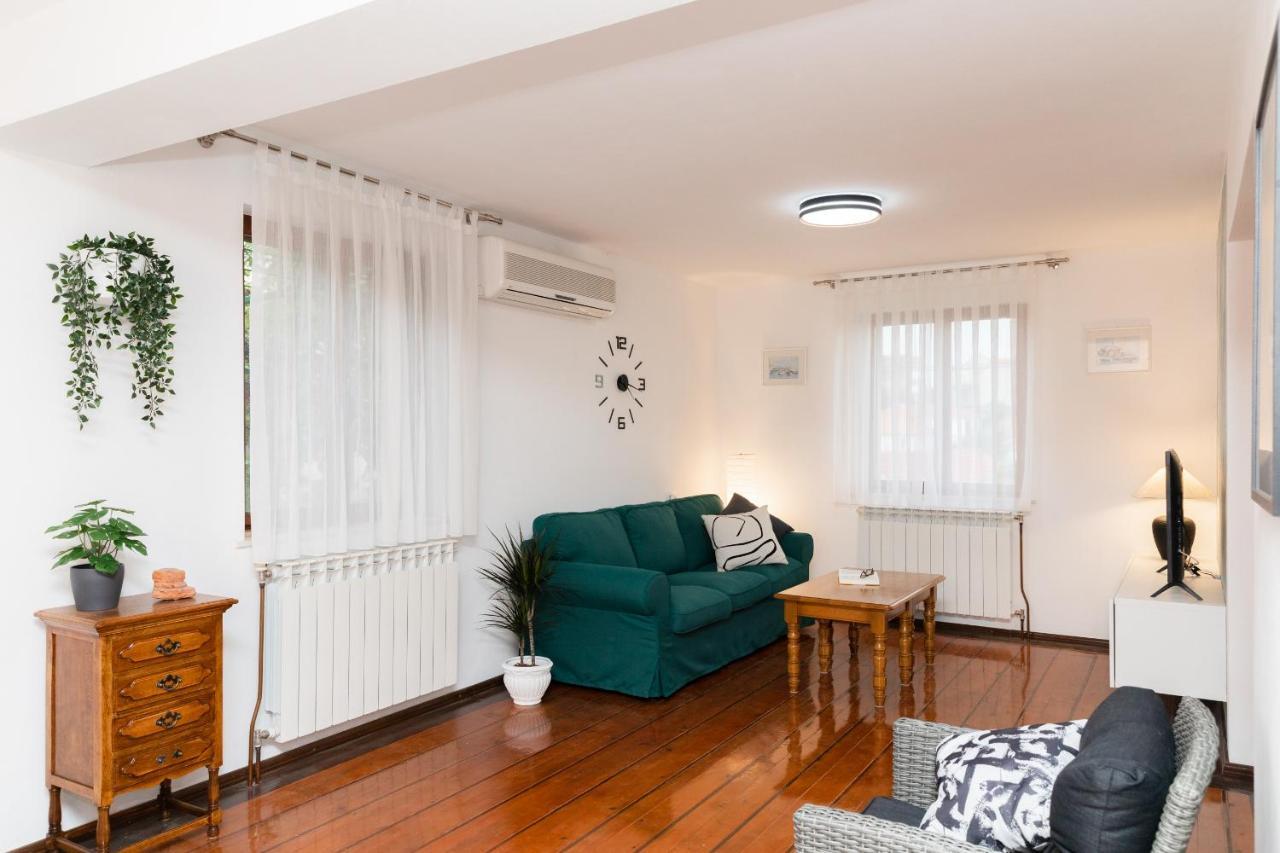 Bepa Apartment Supetar Exterior photo